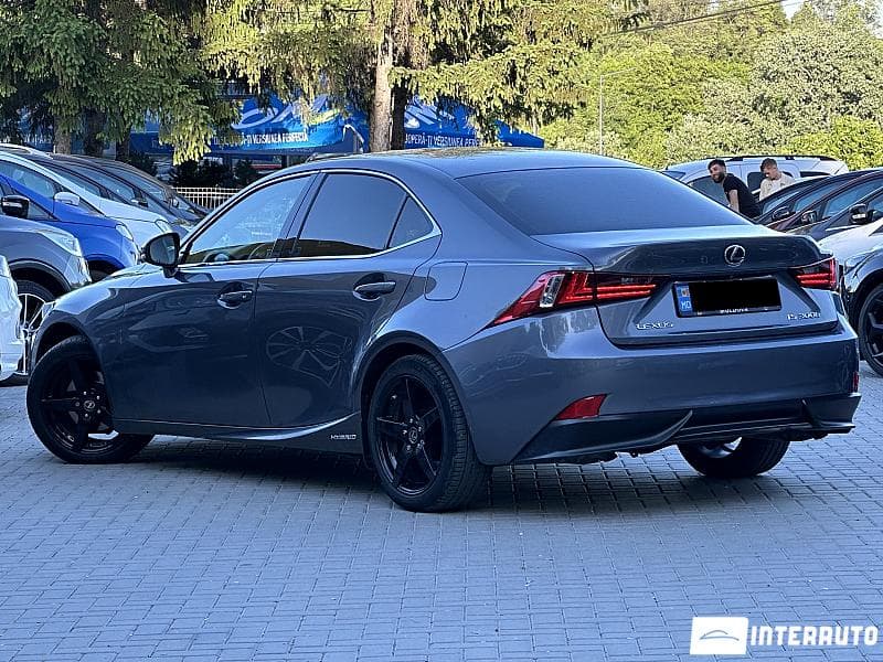 2015 Lexus IS 300h — Miniatură 4