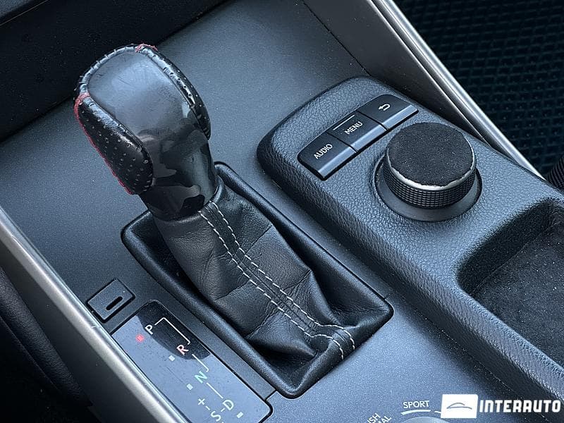 2015 Lexus IS 300h — Miniatură 12