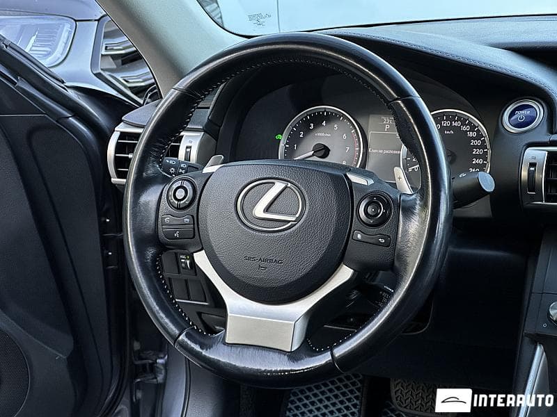 2015 Lexus IS 300h — Miniatură 7
