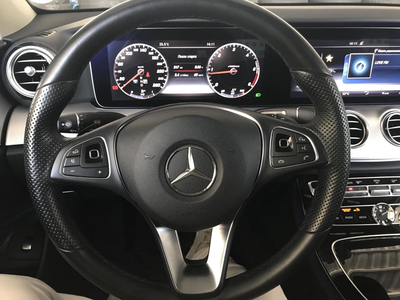 Mercedes E 220 2016 — Миниатюра 9
