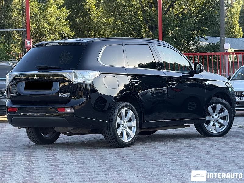 2013 Mitsubishi Outlander — Miniatură 2