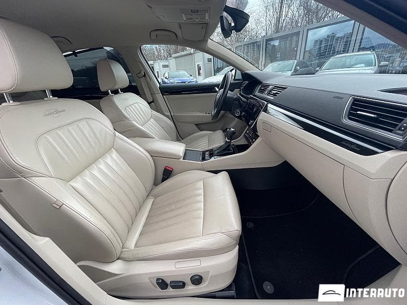 2017 Skoda Superb — Miniatură 15