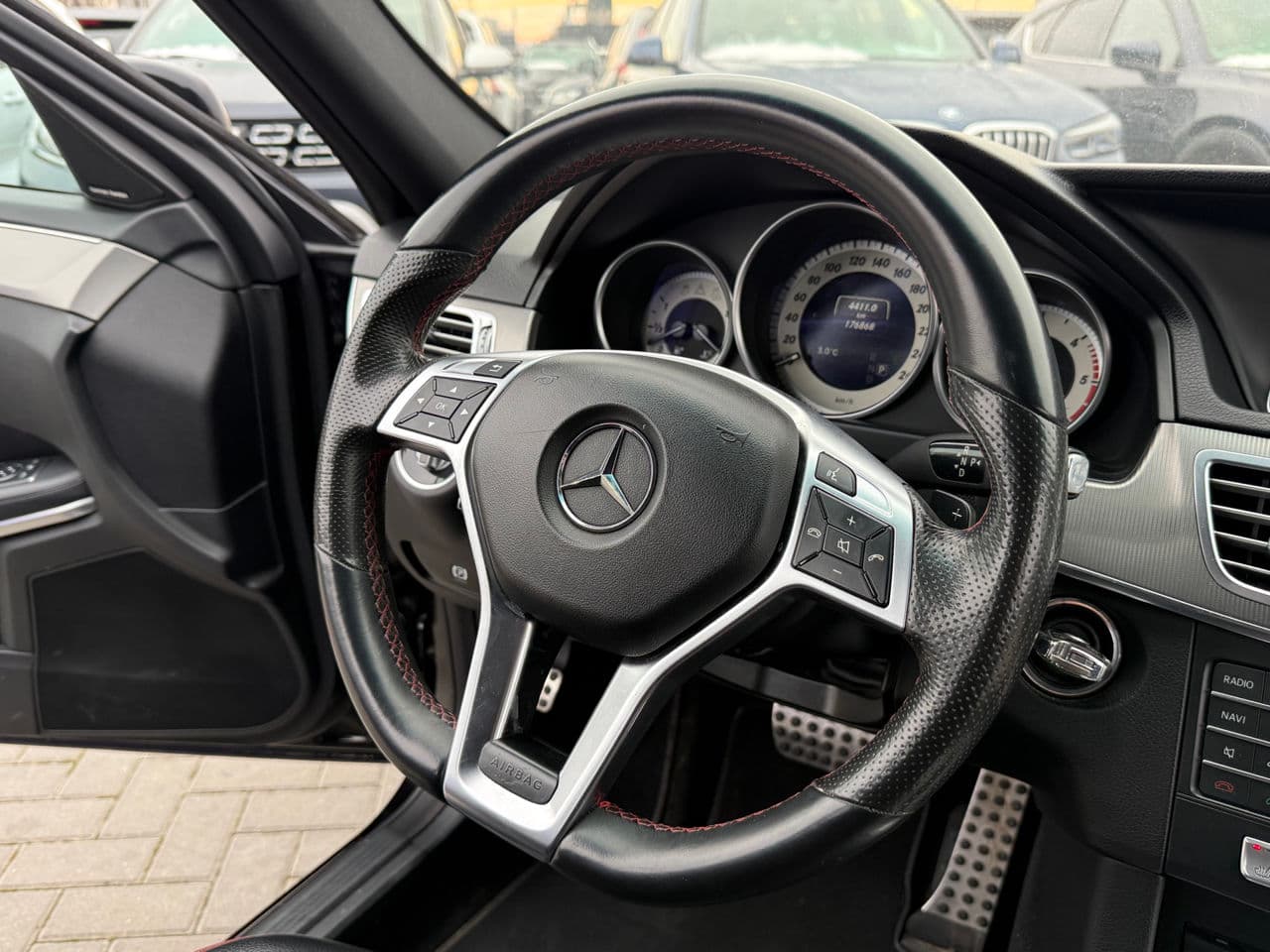 Mercedes E 220 2016 — Миниатюра 7