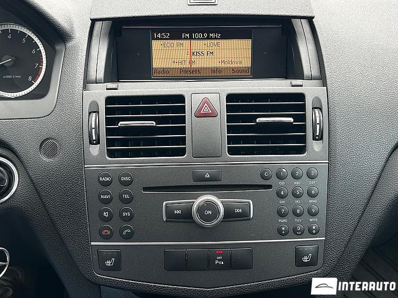 Mercedes C 200 2010 — Миниатюра 11