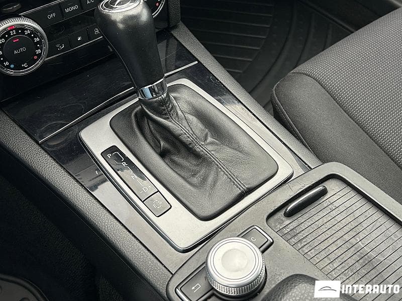 Mercedes C 200 2010 — Миниатюра 13