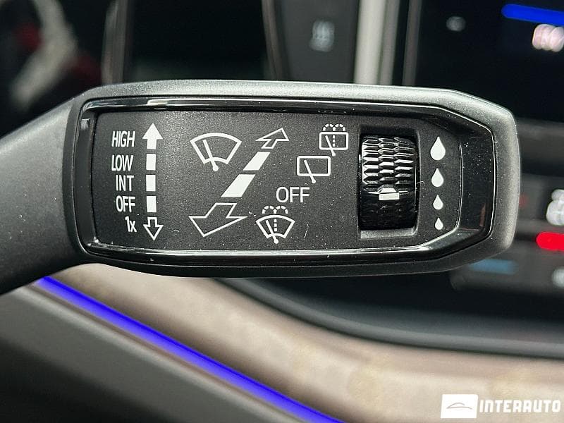 2021 Volkswagen Touareg — Miniatură 15