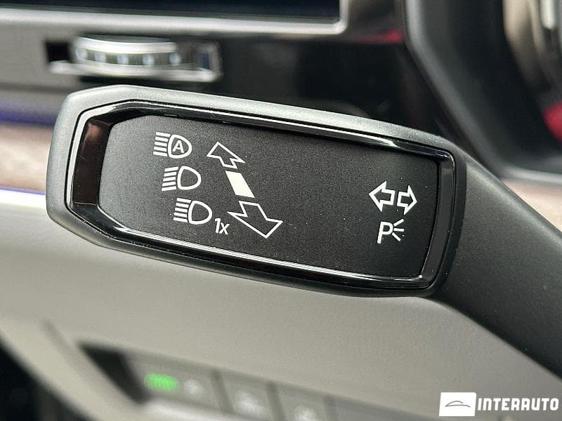 2021 Volkswagen Touareg — Miniatură 11