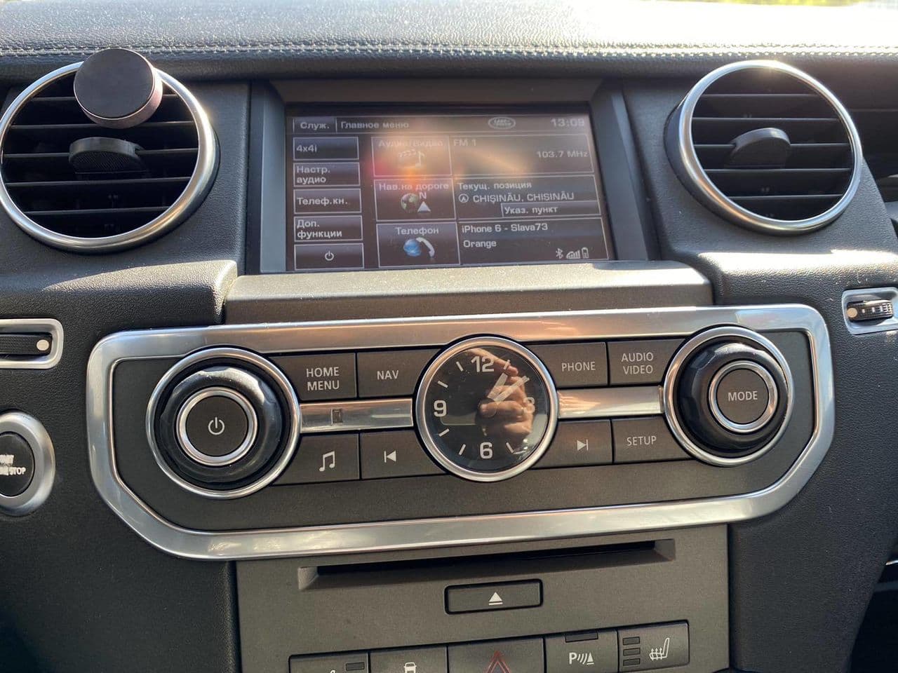 Land Rover Discovery 2011 — Миниатюра 11