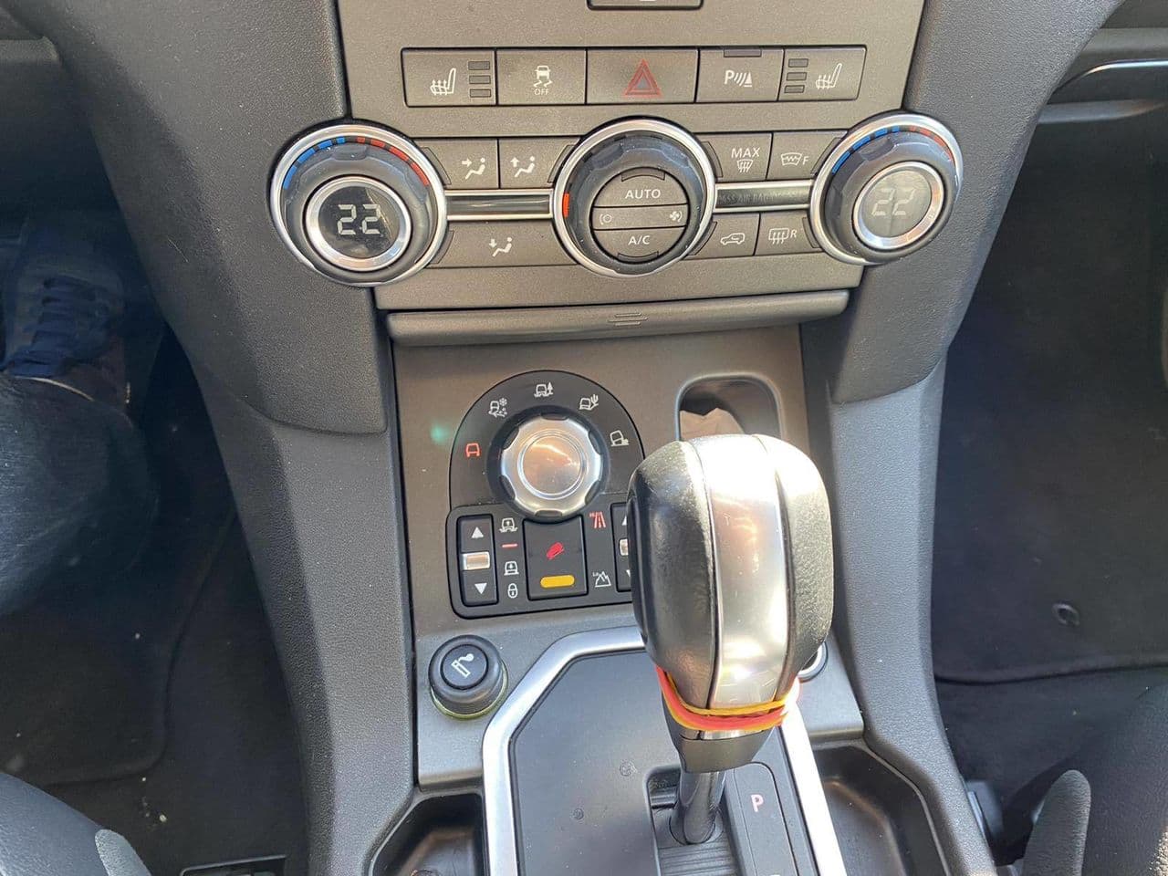 Land Rover Discovery 2011 — Миниатюра 12