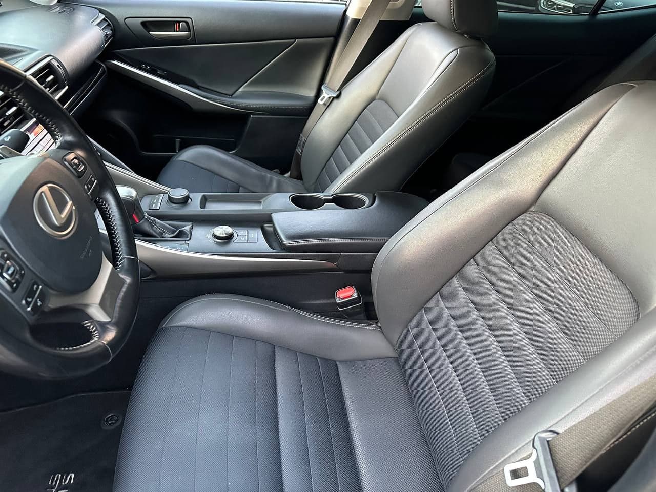 Lexus IS 300h 2018 — Миниатюра 6