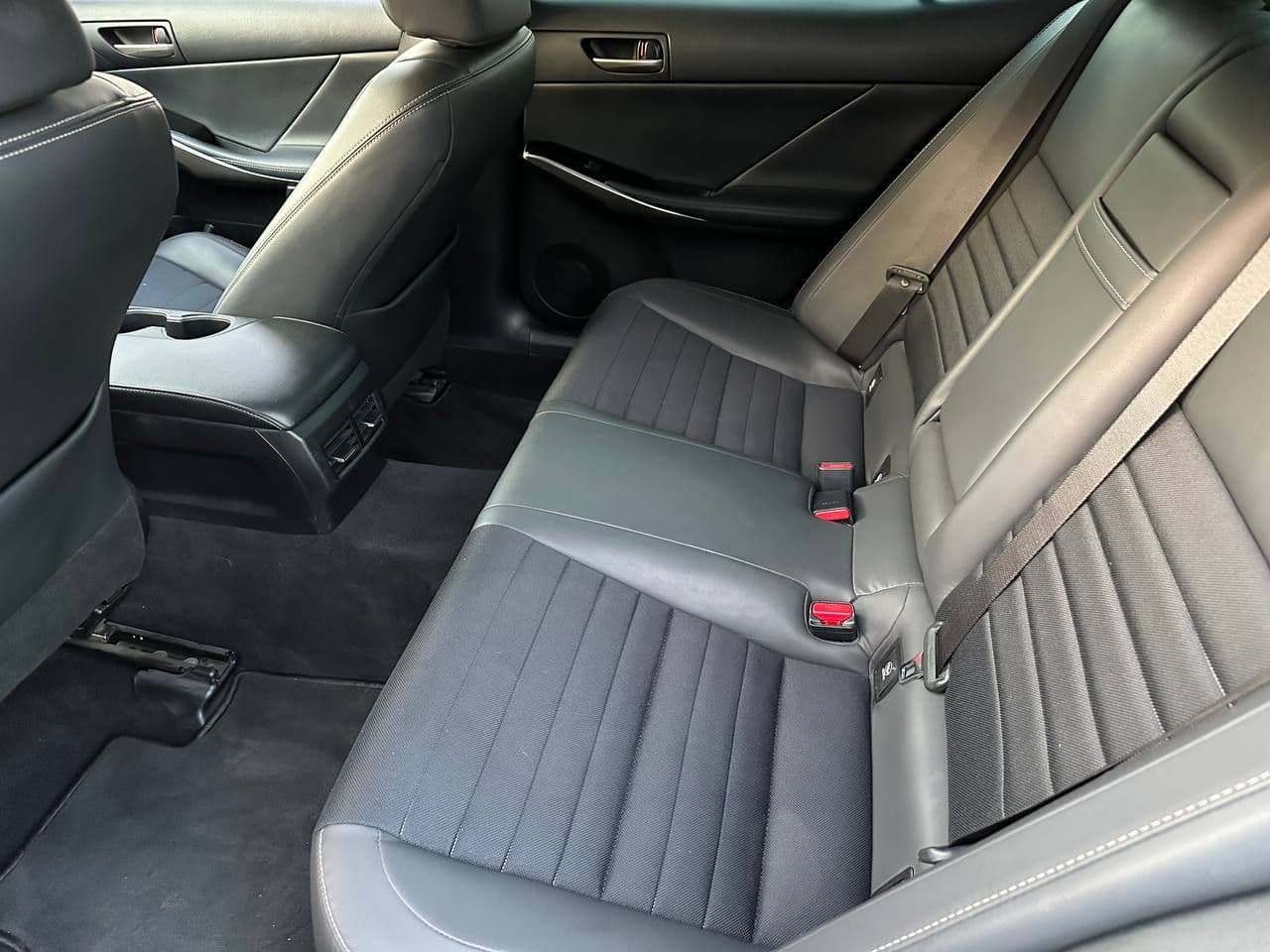 Lexus IS 300h 2018 — Миниатюра 18