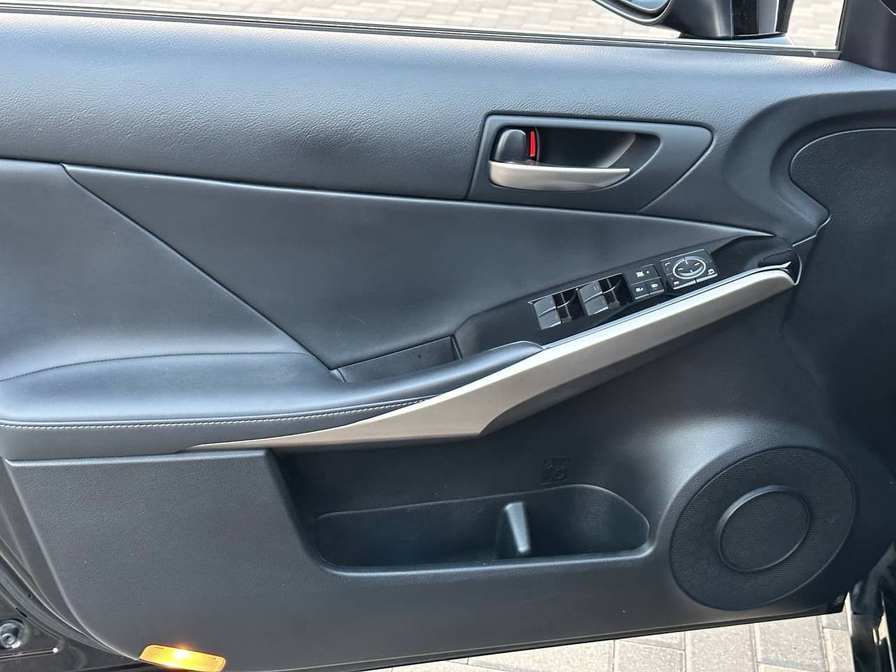 Lexus IS 300h 2018 — Миниатюра 5