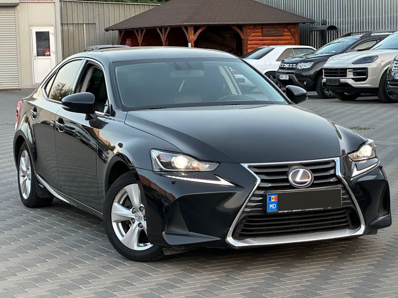 Lexus IS 300h 2018 — Миниатюра 3