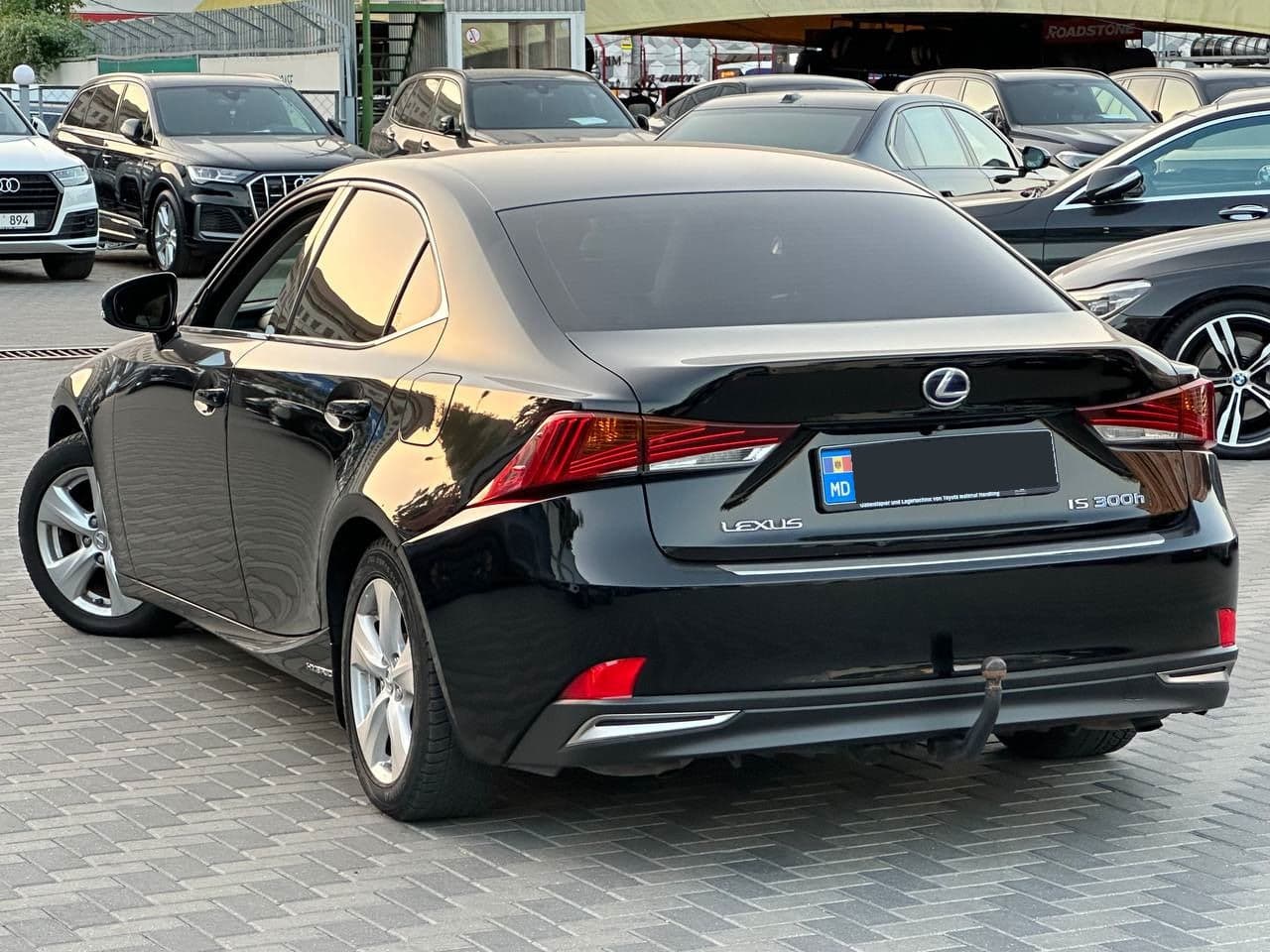 Lexus IS 300h 2018 — Миниатюра 2