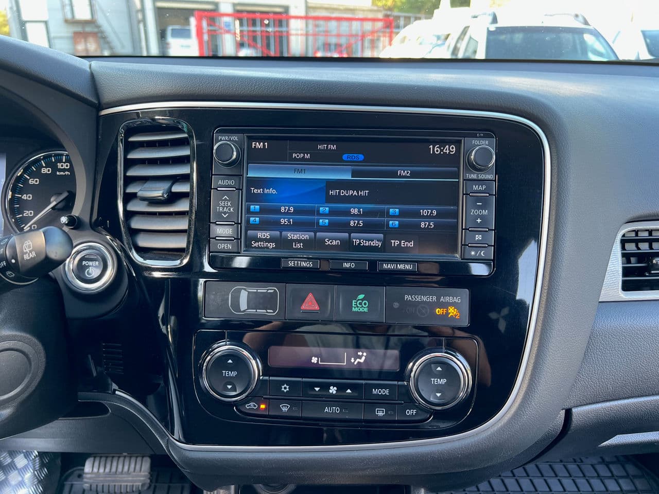 Mitsubishi Outlander 2014 — Миниатюра 10