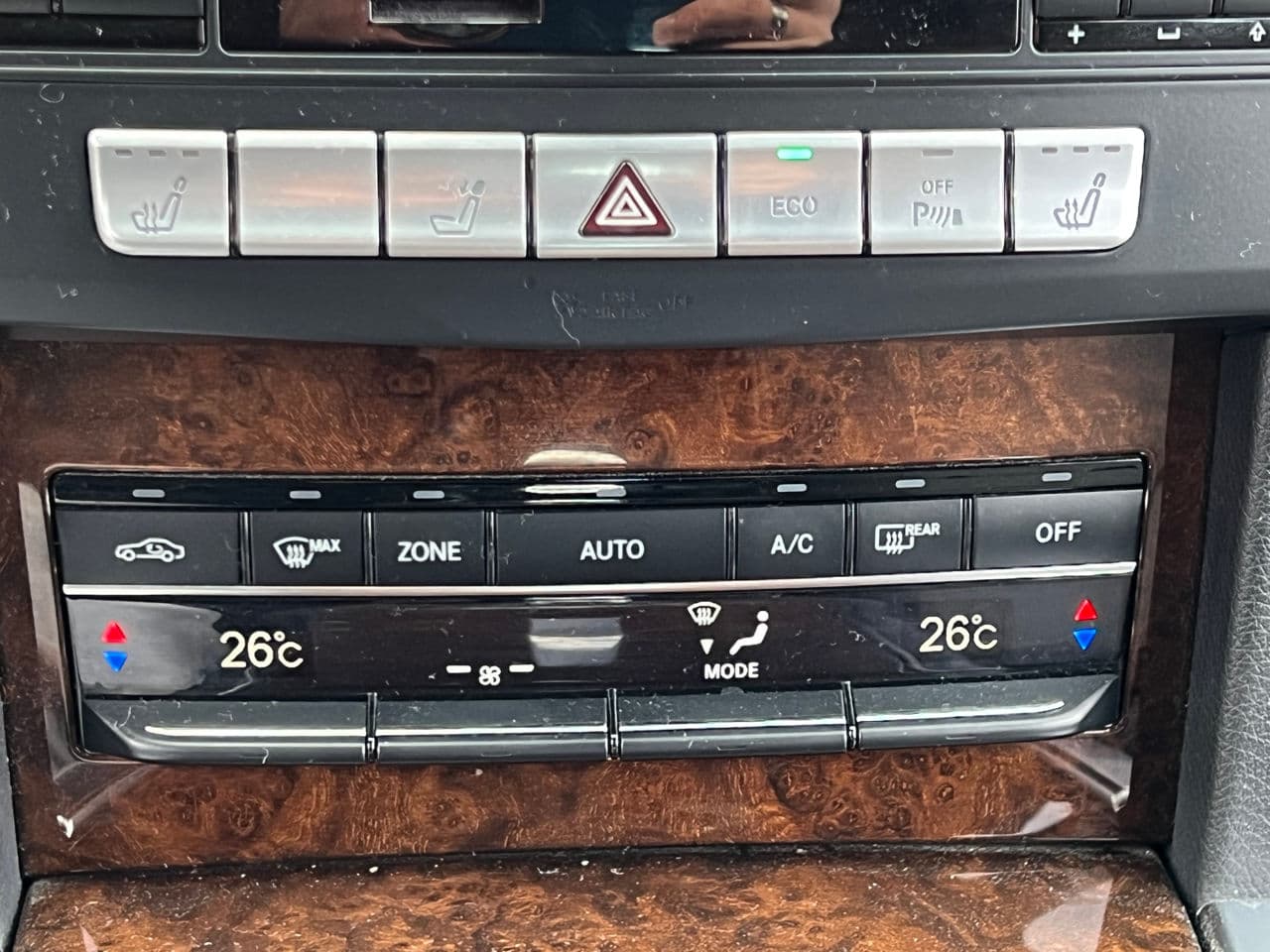 Mercedes E 220 2013 — Миниатюра 12