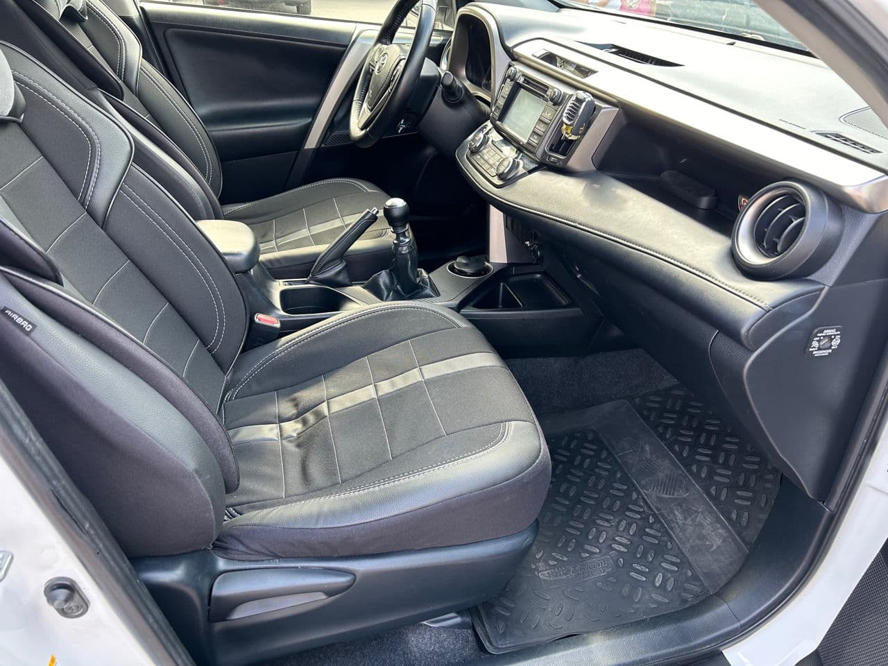 Toyota Rav-4 2015 — Миниатюра 14