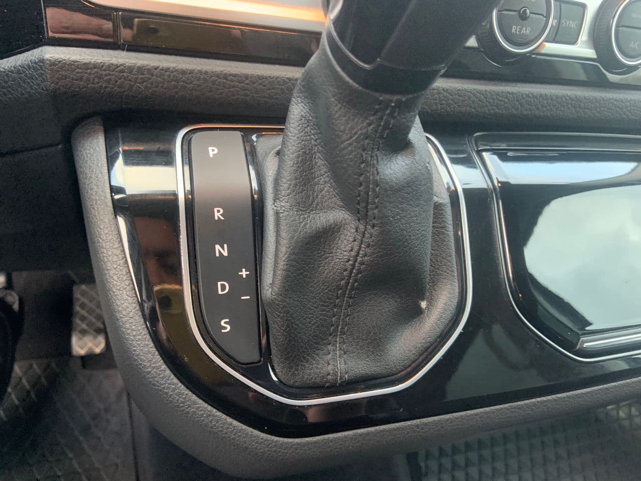 Volkswagen Multivan 2015 — Миниатюра 12