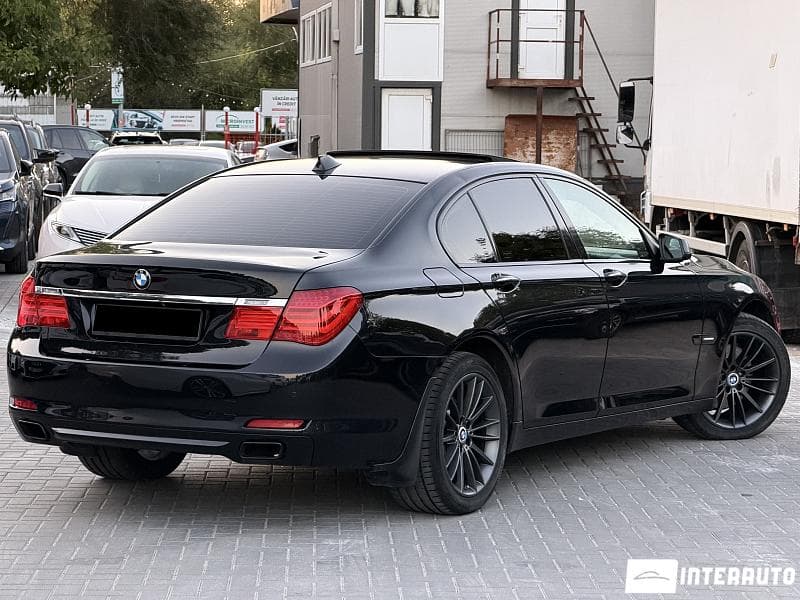 BMW 730 2011 — Миниатюра 3