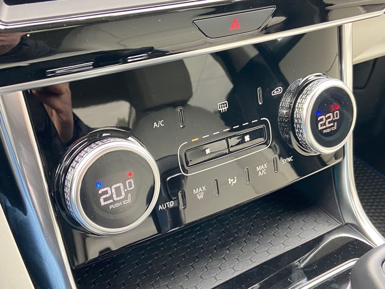 Jaguar XE 2020 — Миниатюра 13