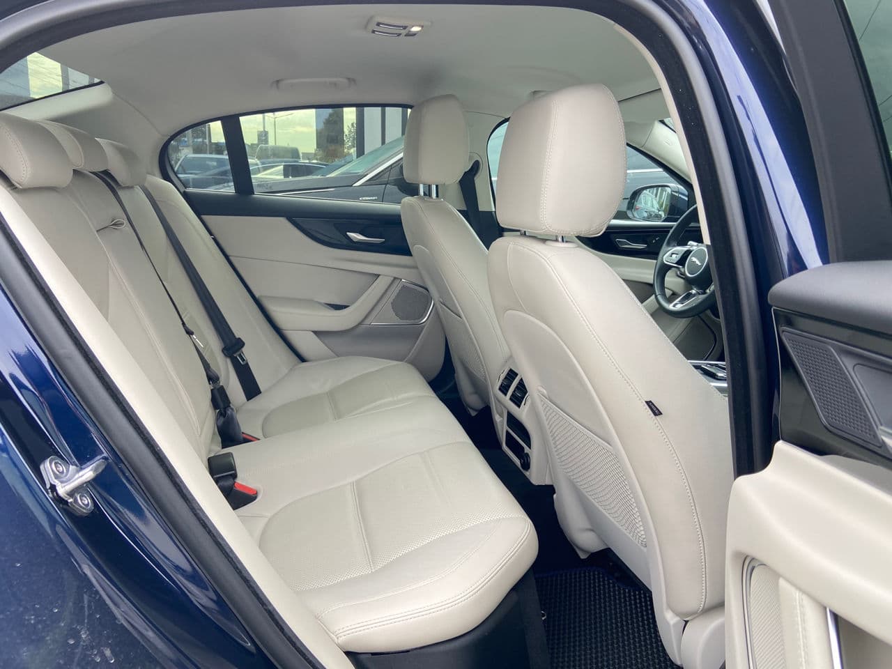 Jaguar XE 2020 — Миниатюра 18