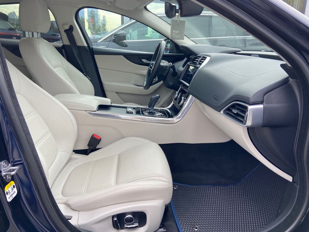 Jaguar XE 2020 — Миниатюра 17