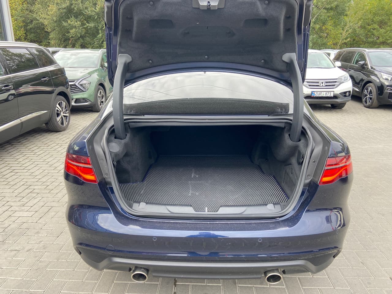 Jaguar XE 2020 — Миниатюра 5