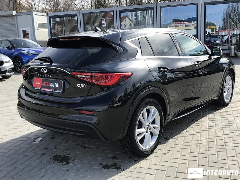 2017 Infiniti Q30 — Miniatură 3