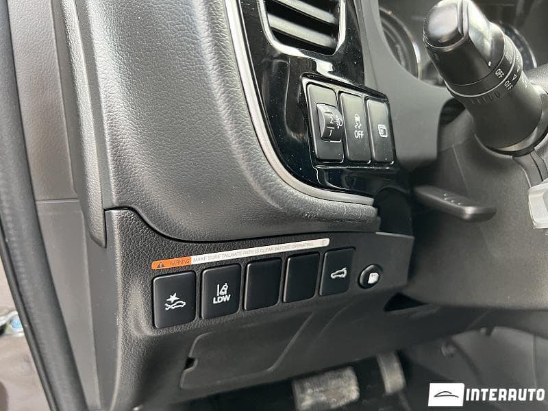 Mitsubishi Outlander 2018 — Миниатюра 12