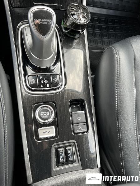 Mitsubishi Outlander 2018 — Миниатюра 9