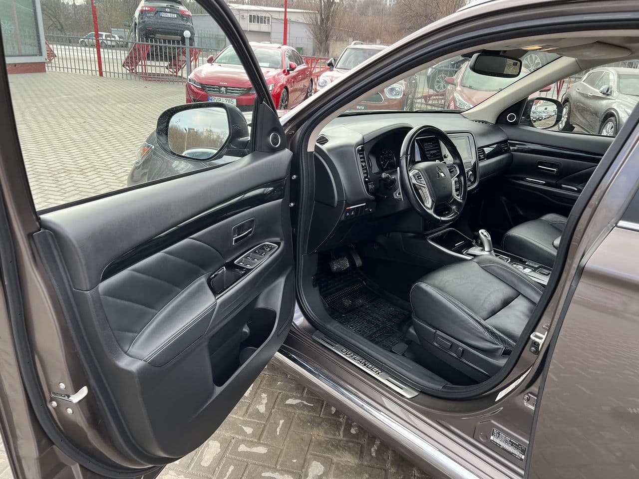 Mitsubishi Outlander 2018 — Миниатюра 15