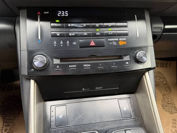 Lexus IS 300h 2014 — Миниатюра 10