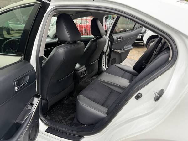 Lexus IS 300h 2014 — Миниатюра 13