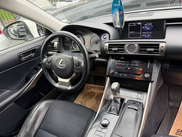 Lexus IS 300h 2014 — Миниатюра 8