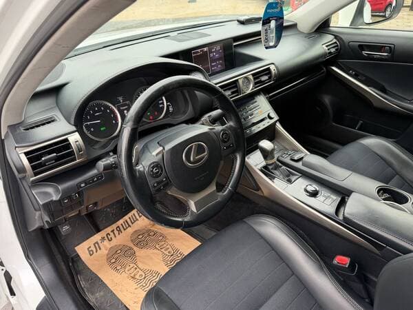 Lexus IS 300h 2014 — Миниатюра 5