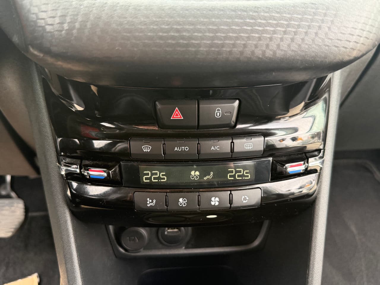 Peugeot 2008 2019 — Миниатюра 11