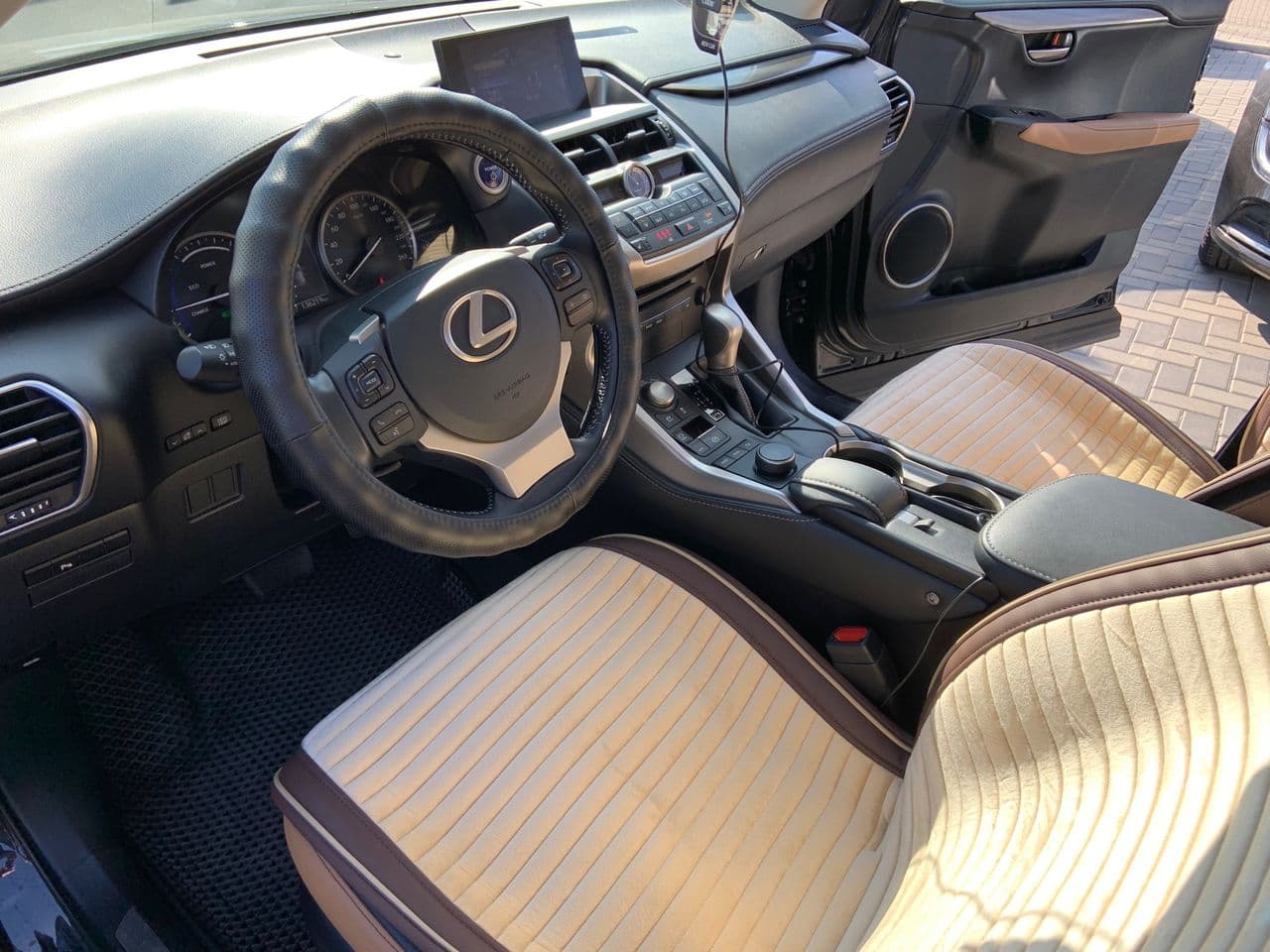 Lexus NX 300H 2016 — Миниатюра 11