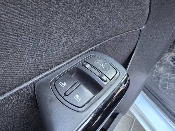 2013 Opel Corsa — Miniatură 13