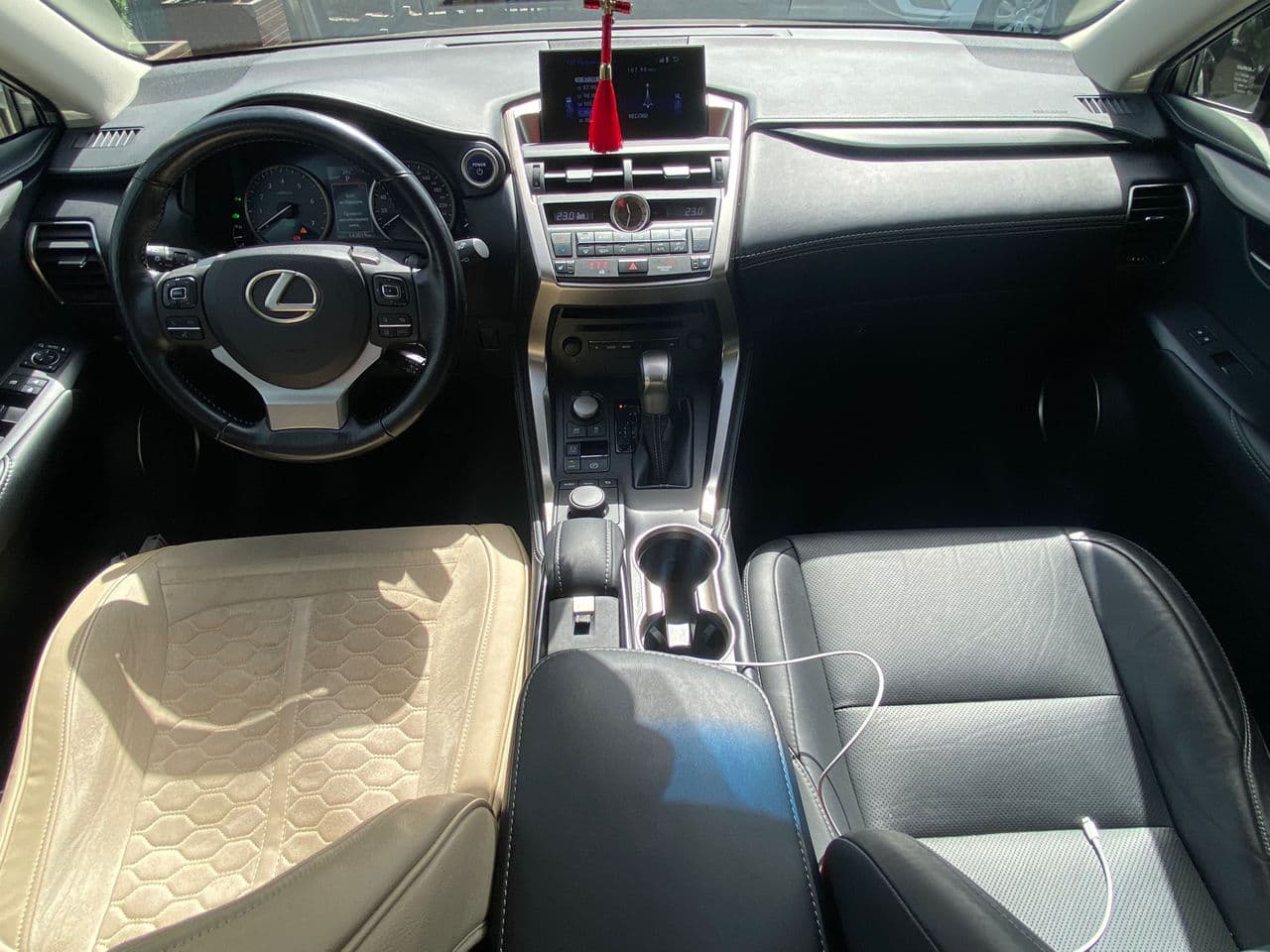 Lexus NX 300H 2016 — Миниатюра 8