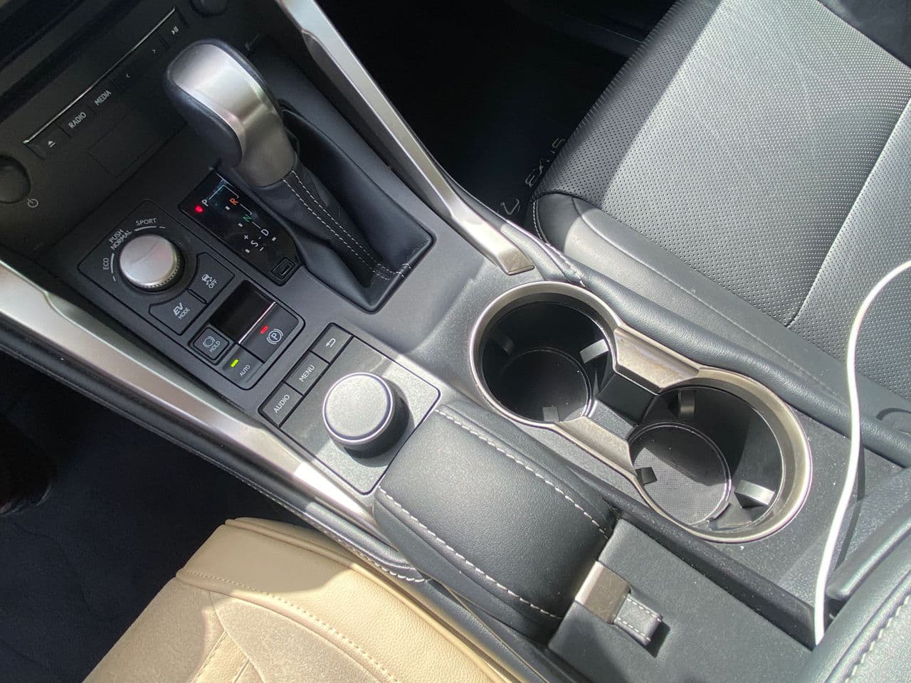 Lexus NX 300H 2016 — Миниатюра 13