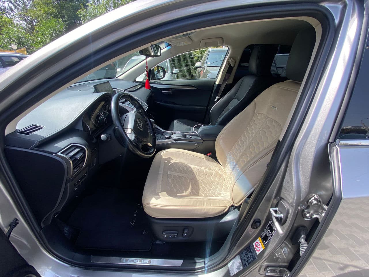 Lexus NX 300H 2016 — Миниатюра 7