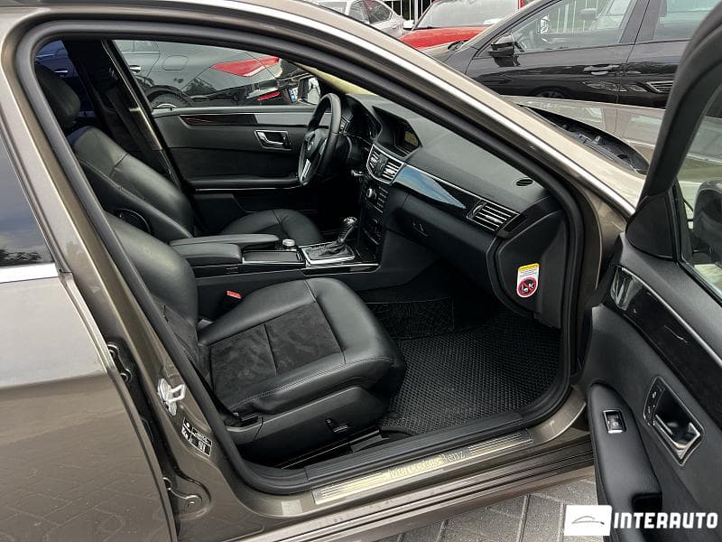 Mercedes E 220 2010 — Миниатюра 7