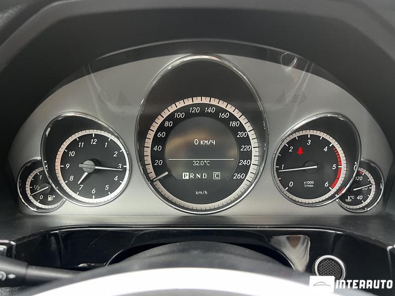 Mercedes E 220 2010 — Миниатюра 11