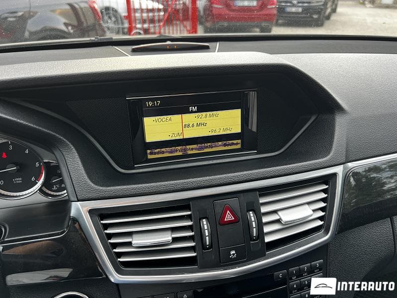 Mercedes E 220 2010 — Миниатюра 12