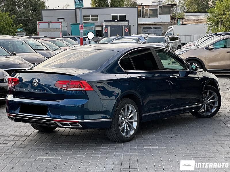 2020 Volkswagen Passat — Miniatură 3