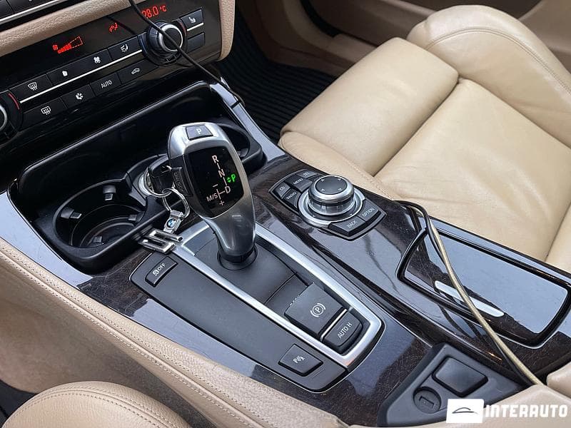 2010 BMW 520 — Miniatură 13