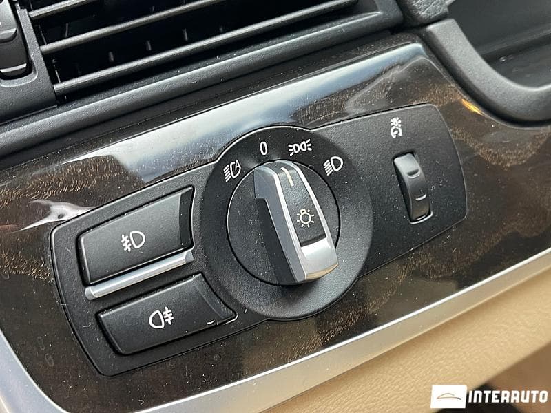 2010 BMW 520 — Miniatură 15
