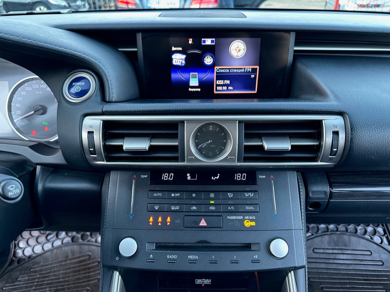 Lexus IS 300h 2014 — Миниатюра 11