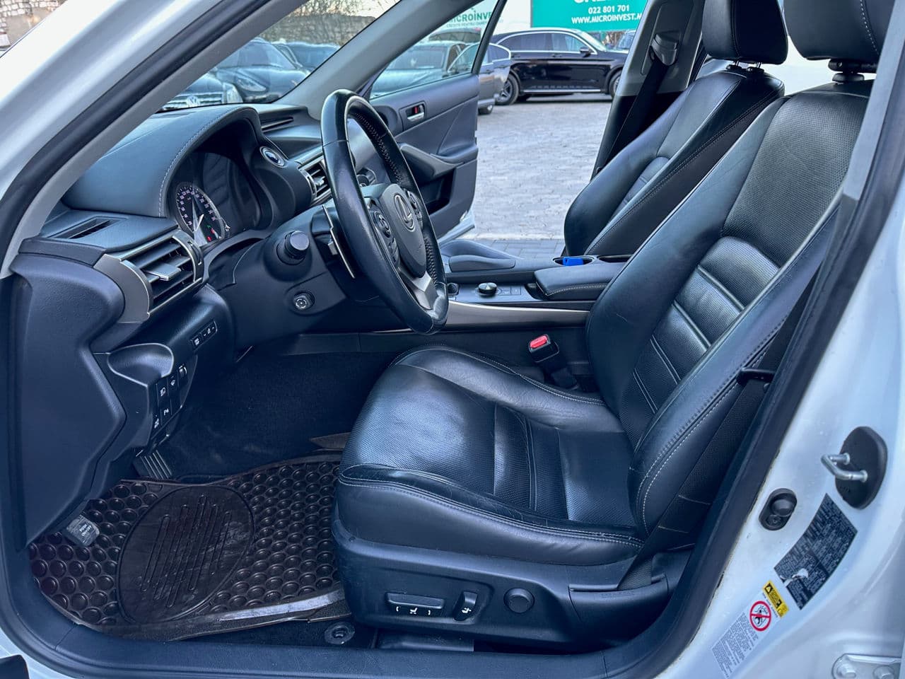 Lexus IS 300h 2014 — Миниатюра 8