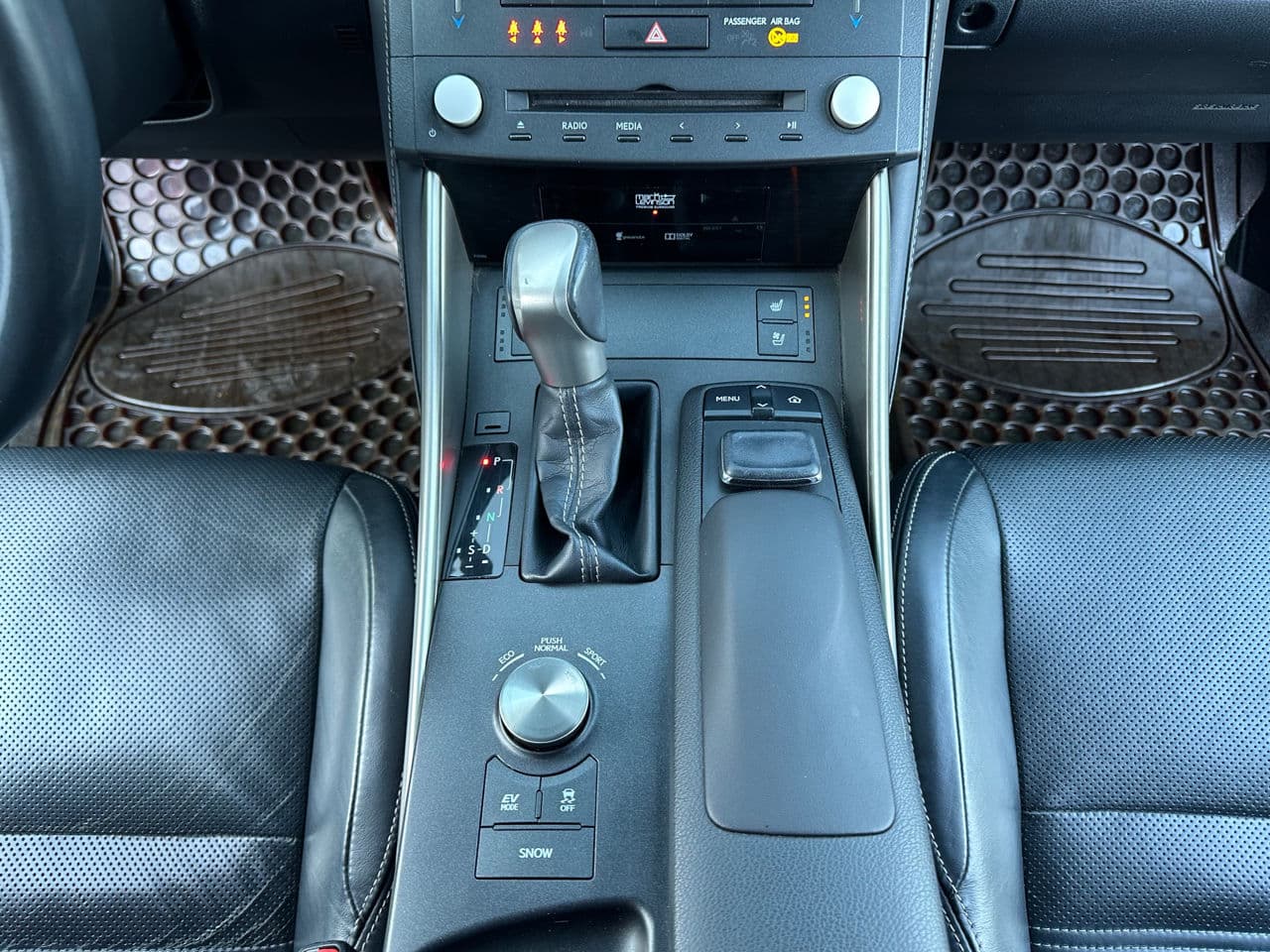 Lexus IS 300h 2014 — Миниатюра 12